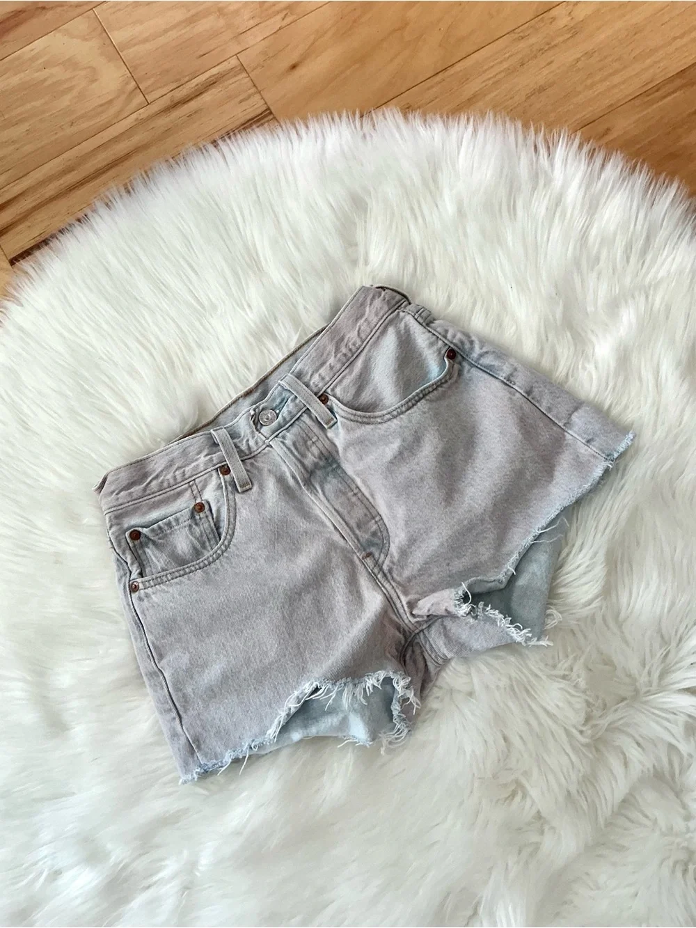 Levi's Light Wash 501 High-Rise Frayed Hem Denim Shorts Size 26